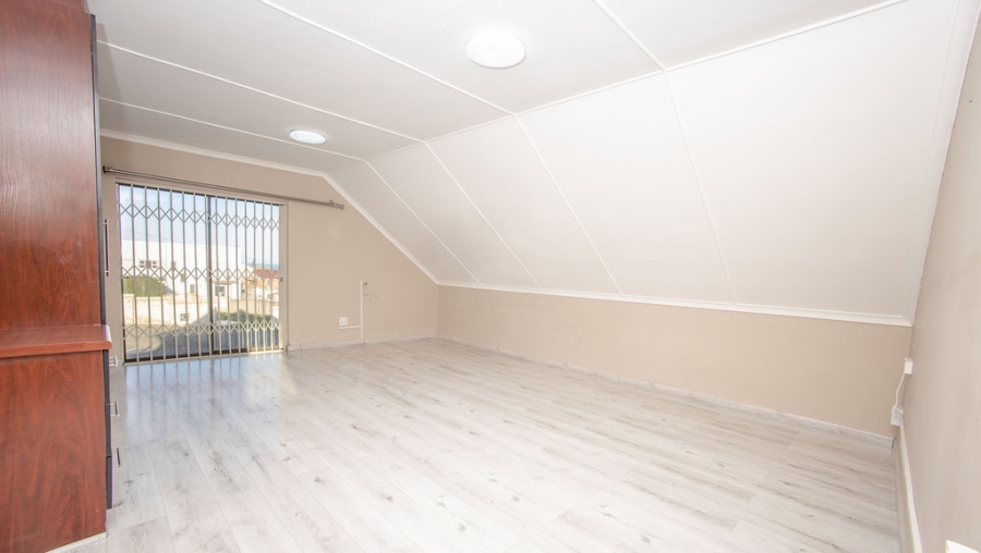 3 Bedroom Property for Sale in Sunnyridge Eastern Cape